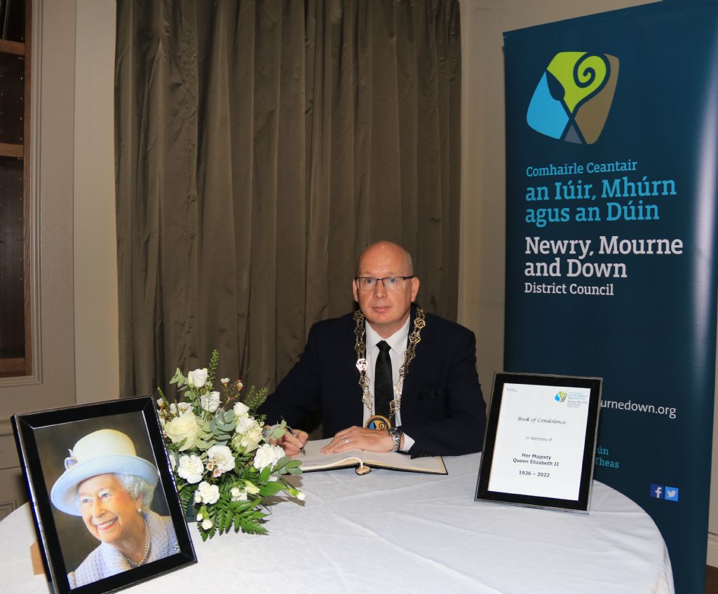 Council Chairperson Opens Books of Condolence Following the Death of Her Majesty the Queen