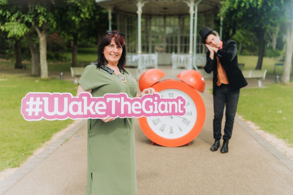 Fionn Rocks the Lough for the Return of Wake the Giant 