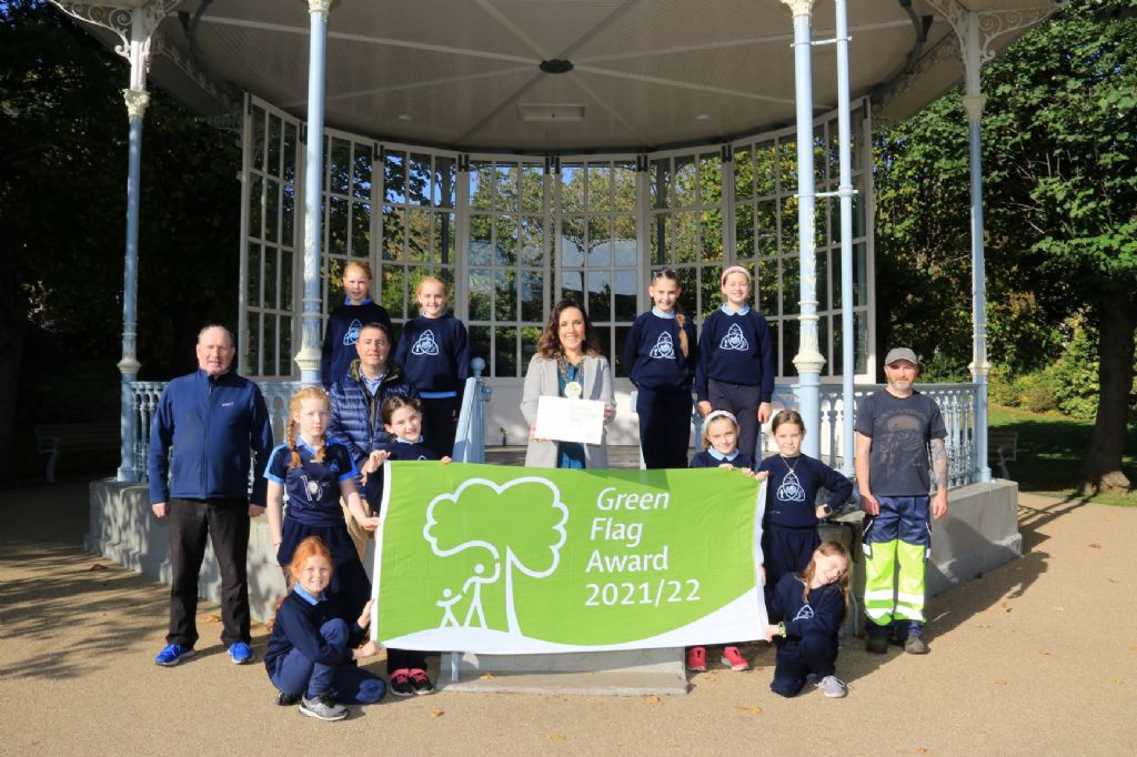 v2 green flag and heritage plaque presentation wpt park